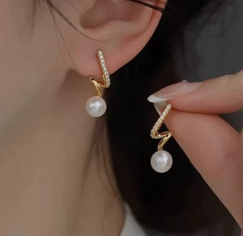 Pearl Whirl Earrings ✨