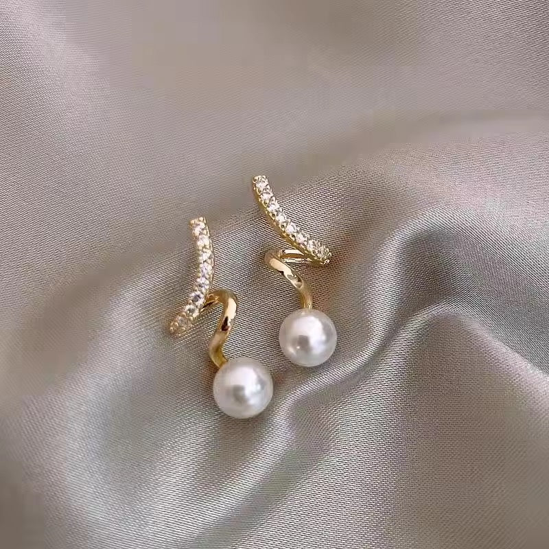 Pearl Whirl Earrings ✨