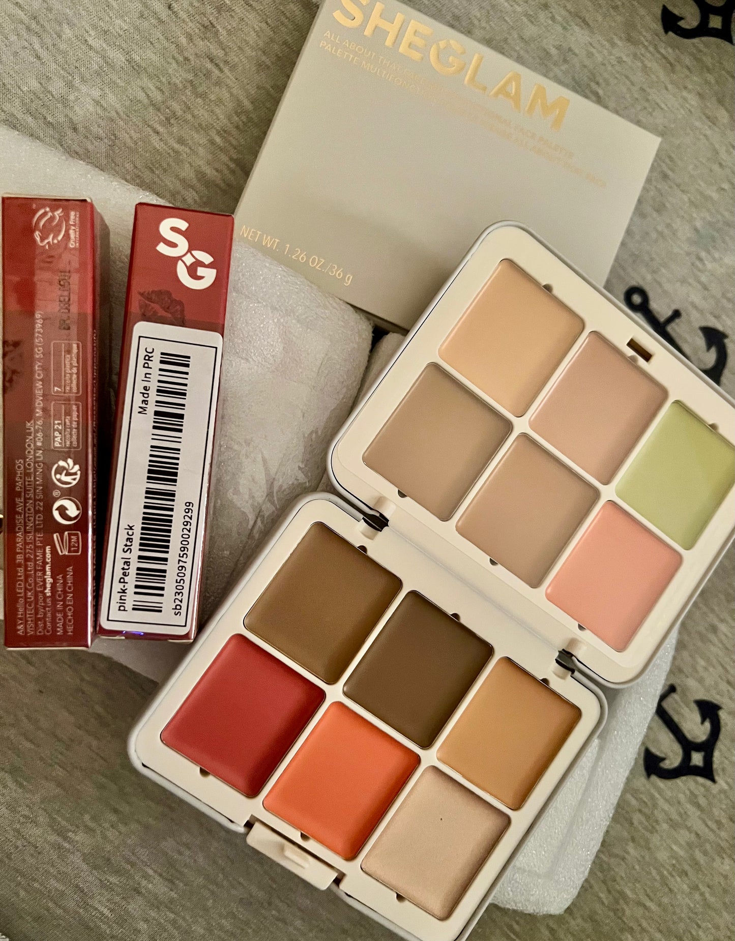 All About That Face (multifunctional palette)
