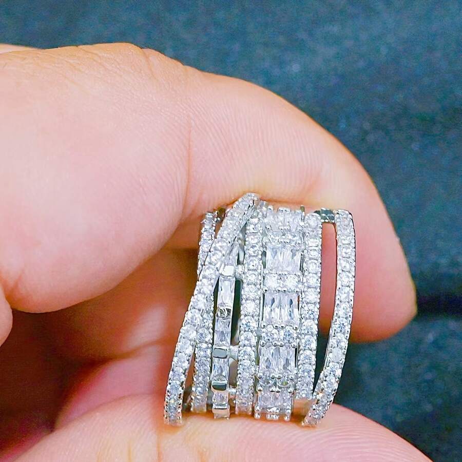 Close-up of the hollow band and cubic zirconia