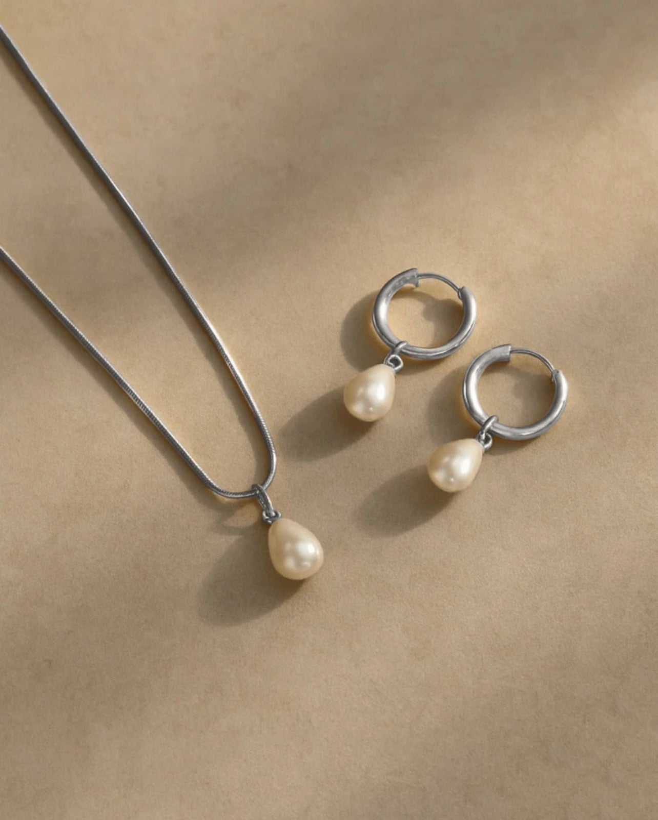 Tear Drop Pearl Set