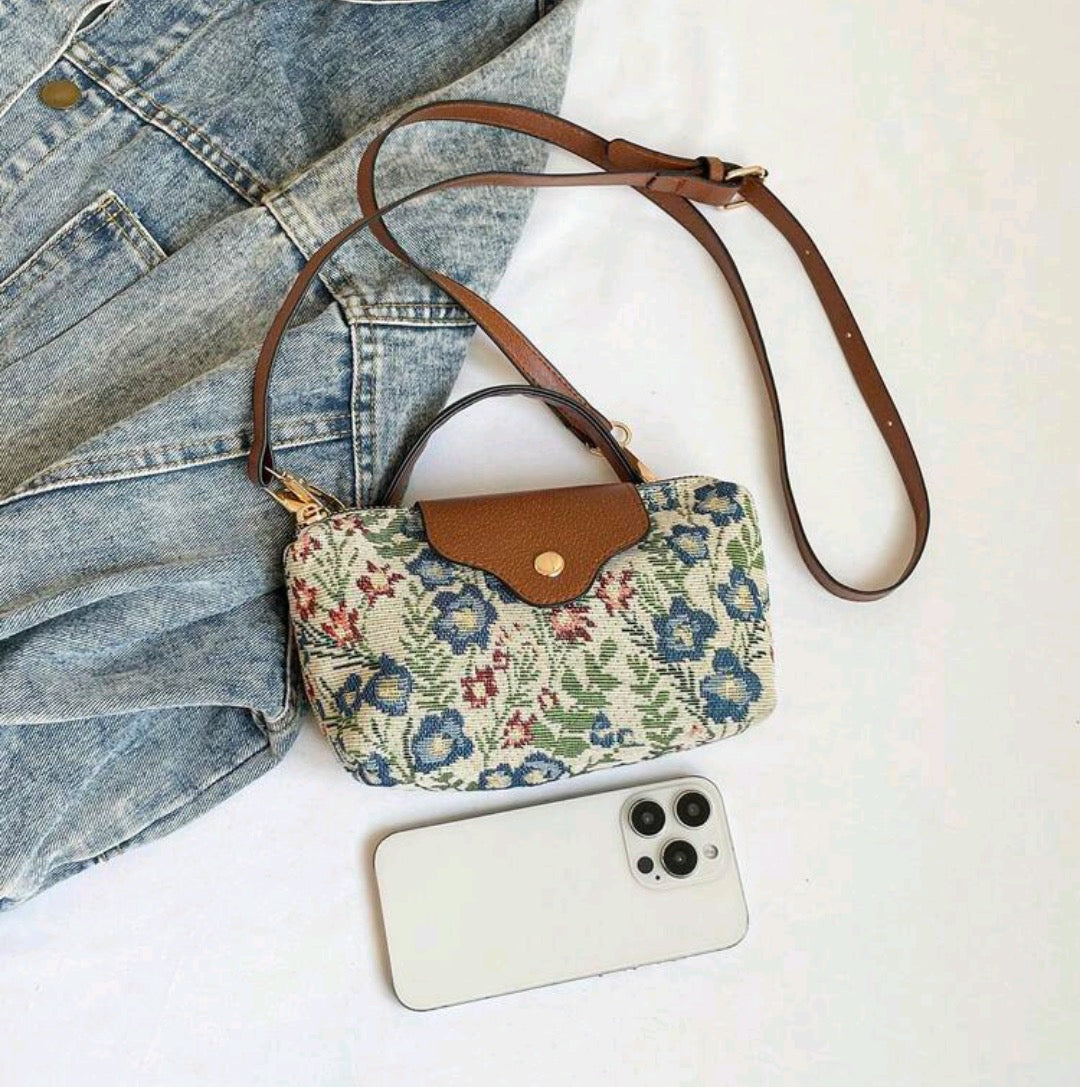 Mini chic crossbody bag.