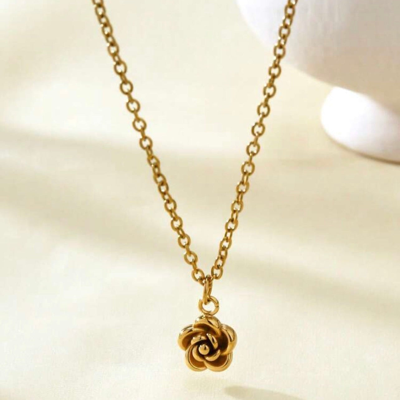 Rose Bouquet - Rose Necklace