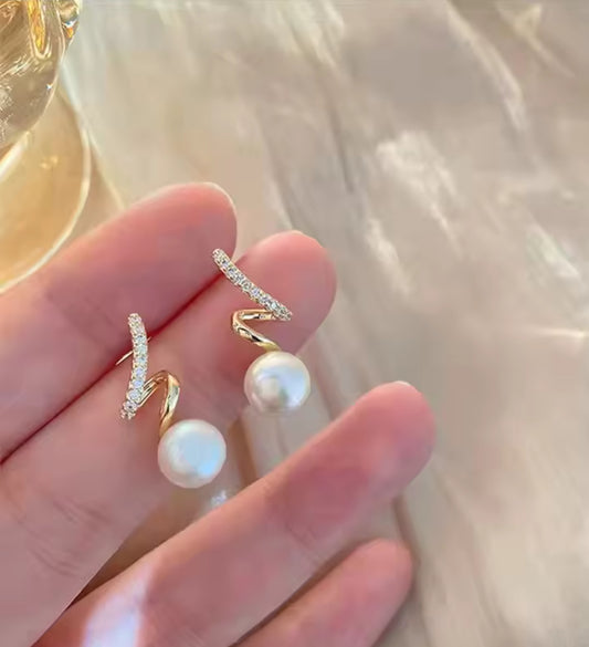 Pearl Whirl Earrings ✨