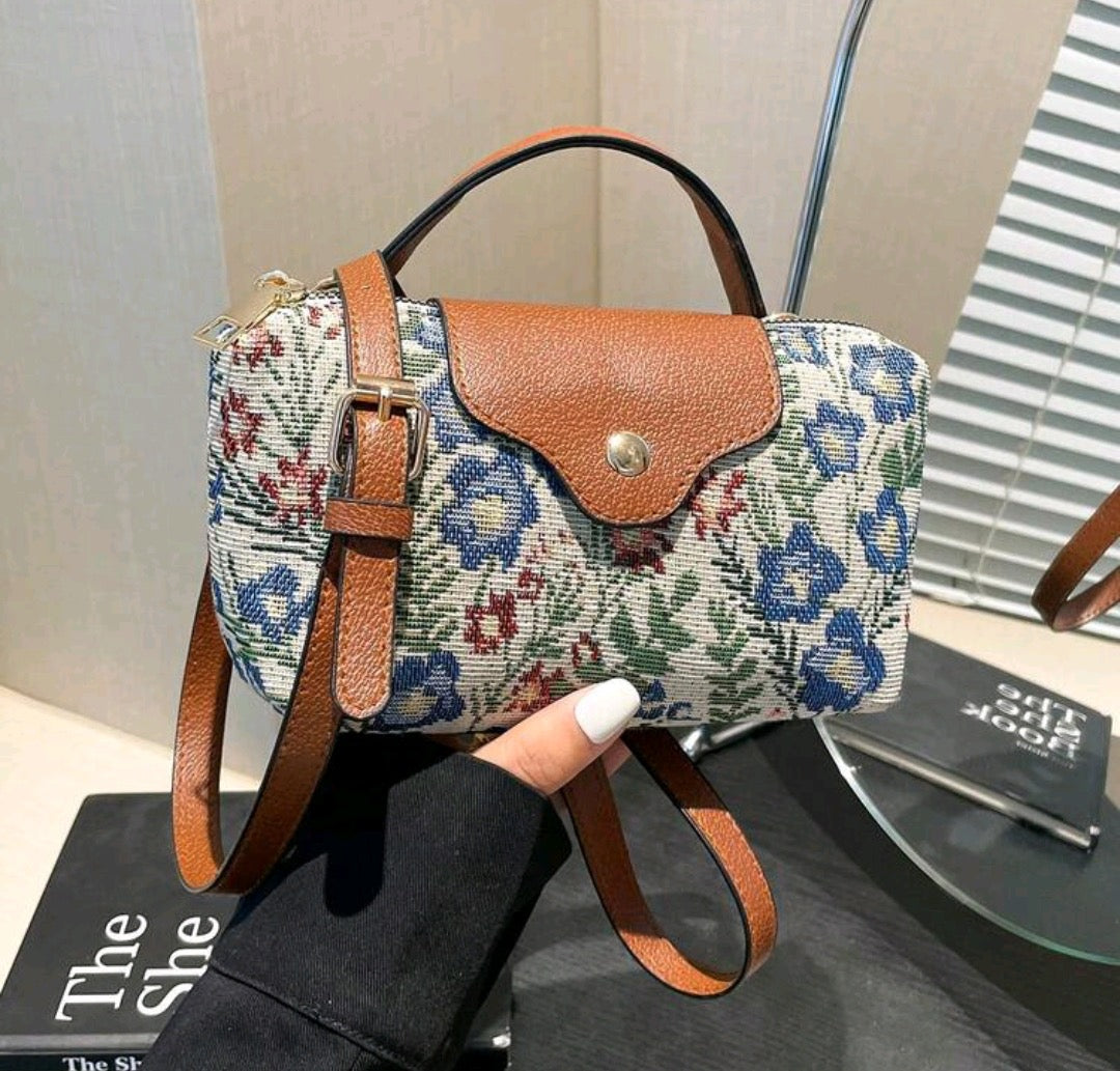 Mini chic crossbody bag.