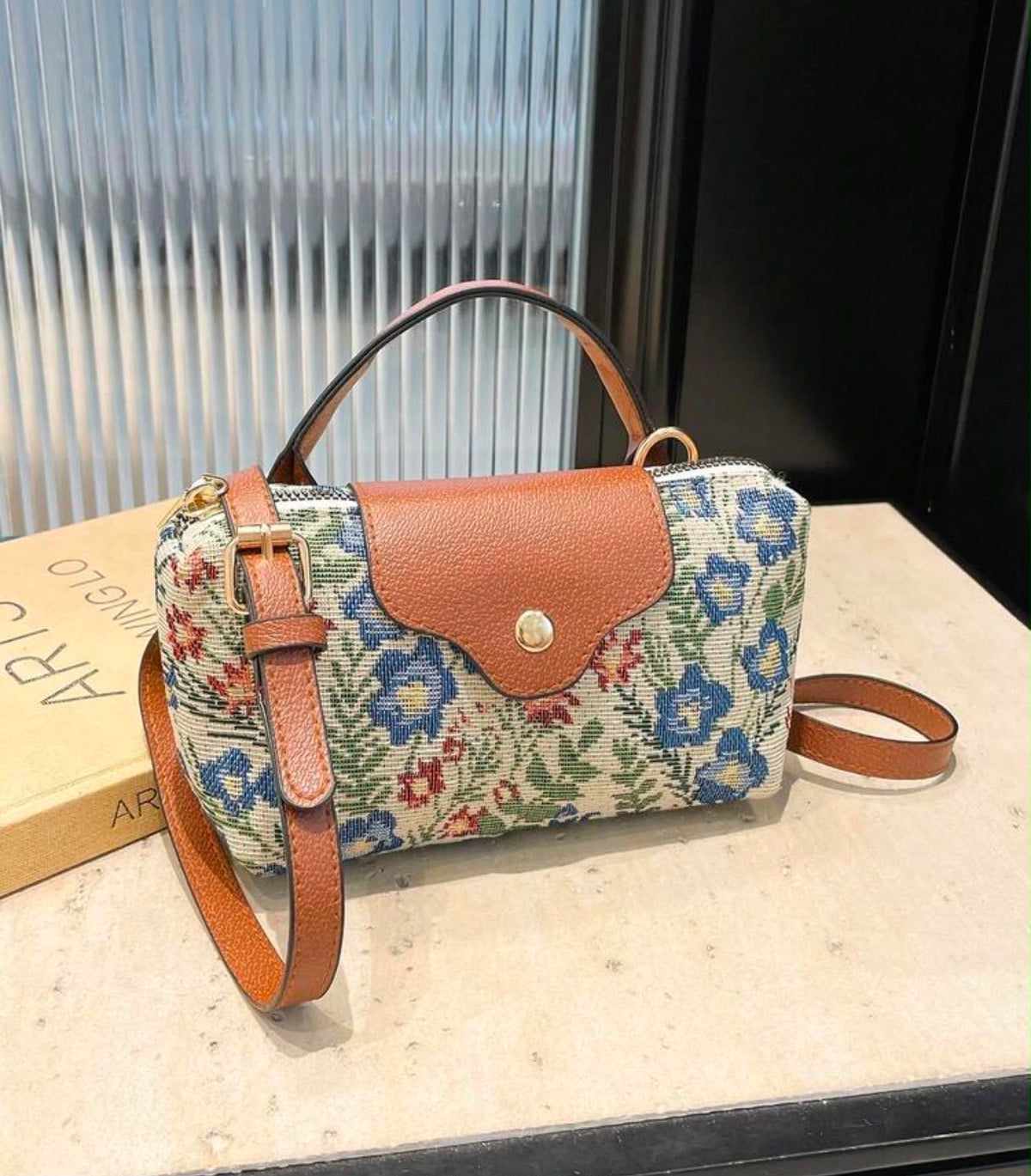 Mini chic crossbody bag.
