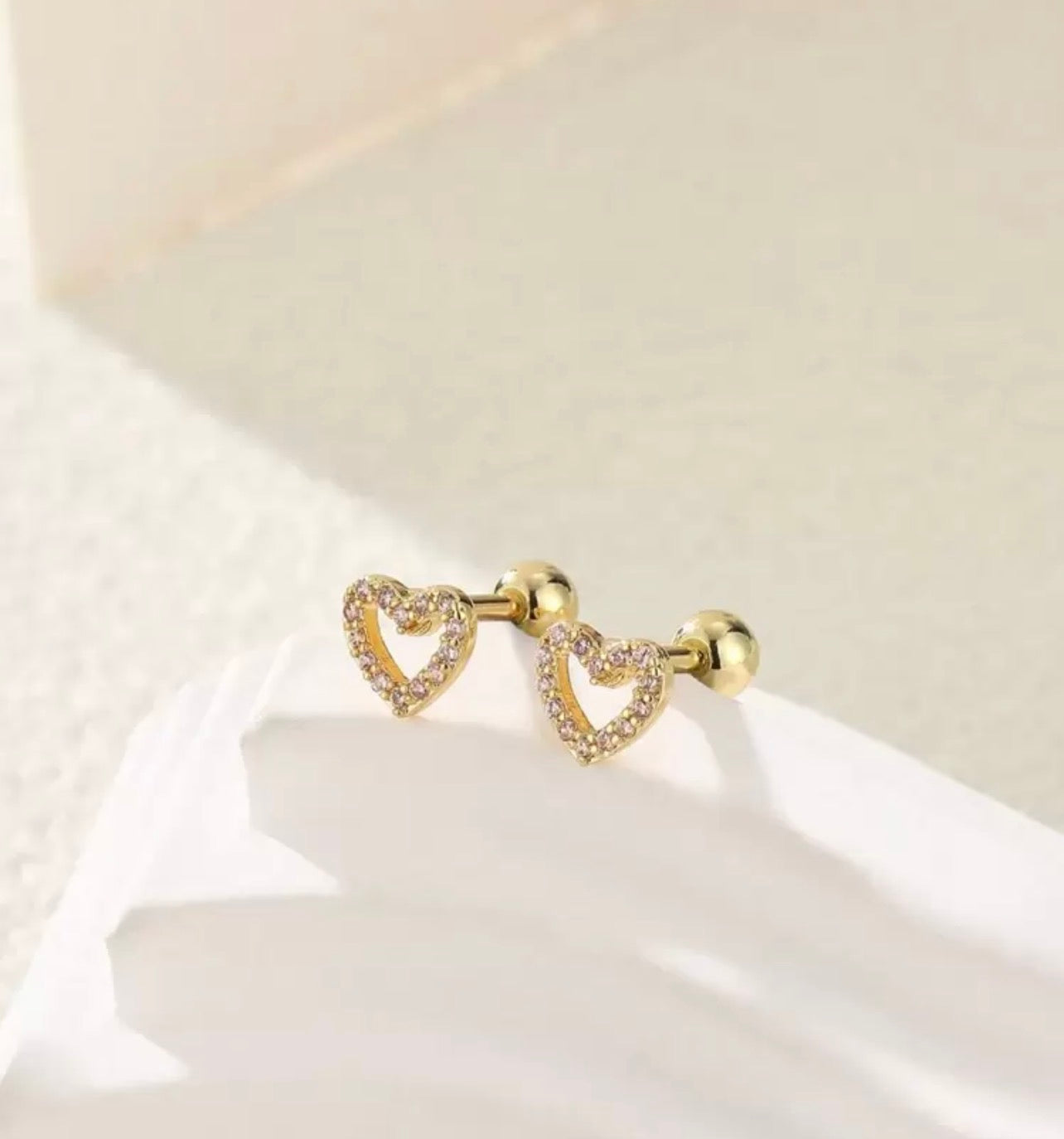 Heart Screwback Ear Studs
