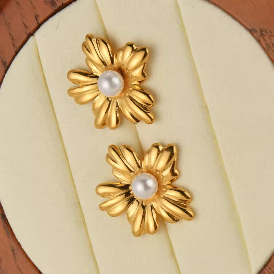 Chunky Chic Pearl Ear Studs