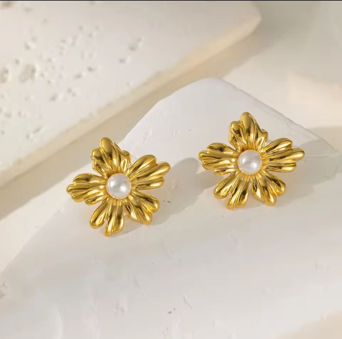 Chunky Chic Pearl Ear Studs