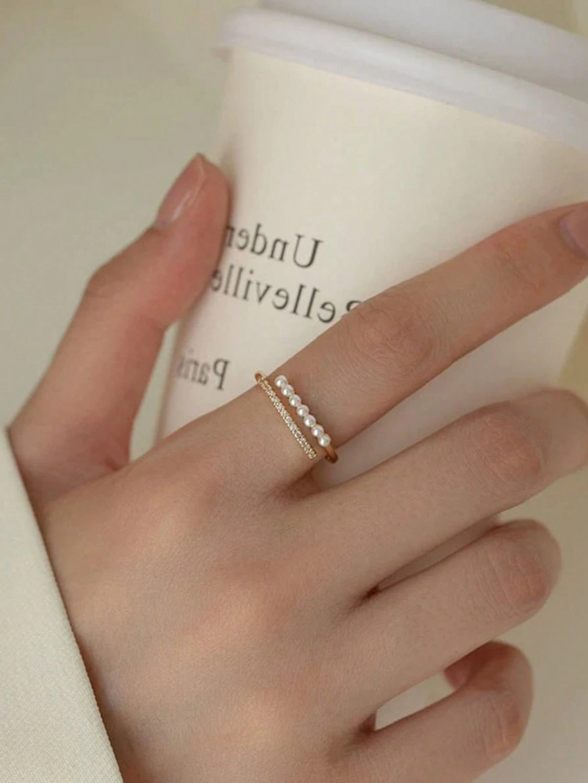 Brooched full-resolution supplier source photo